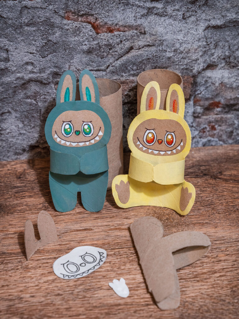 Gulliga monster av toarullar + gratis mall